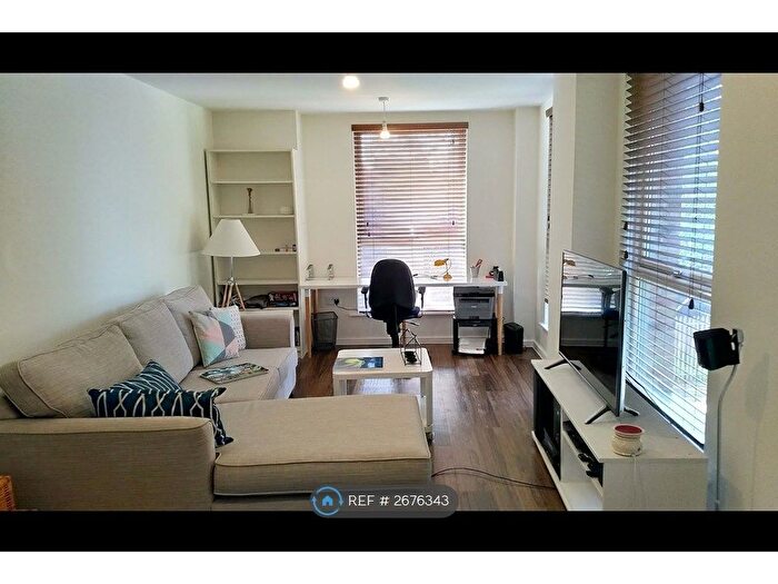 2 Bedroom Flat To Rent In Rosenburg Road, London, W3