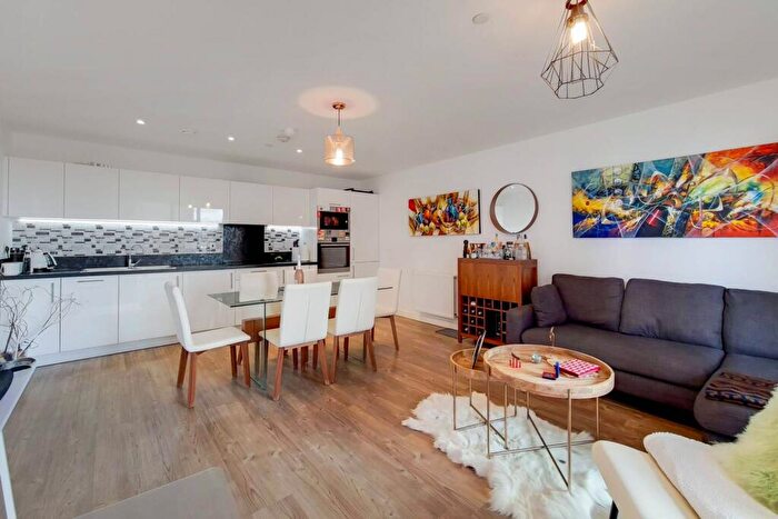 2 Bedroom Flat For Sale In Kingfisher Heights, Silvertown, London, E16