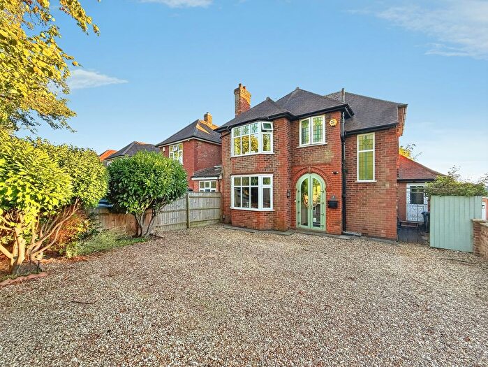 3 Bedroom Semi-Detached House For Sale In Hillcrest Avenue, Northampton, Northamptonshire, NN3
