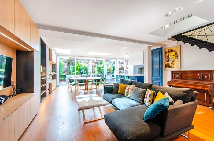 4 Bedroom Semi-Detached House For Sale In Cairnfield Avenue, Neasden, London, NW2