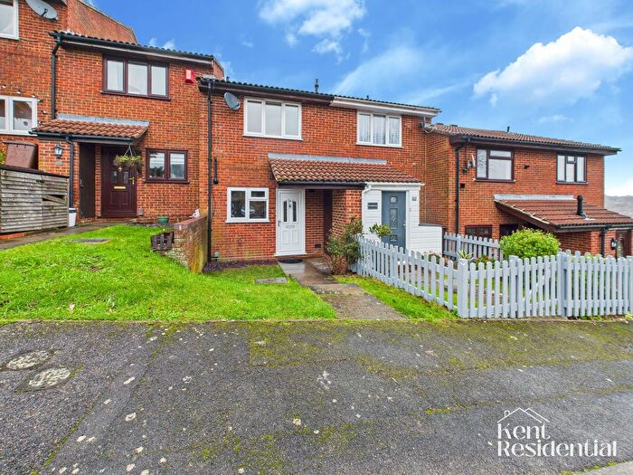 2 Bedroom Terraced House For Sale In Ramillies Close, Chatham, ME5