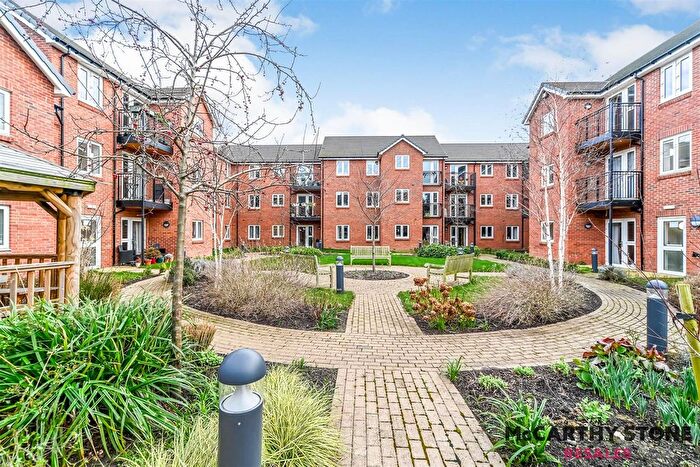 2 Bedroom Flat For Sale In Oakhill Place, High View, Bedford, Bedfordshire, MK41