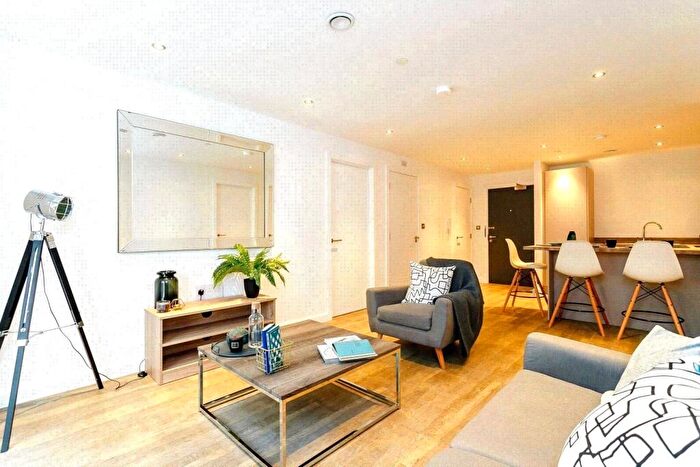 2 Bedroom Apartment To Rent In Exchange Square, The Priory Queensway, Birmingham, West Midlands, B4