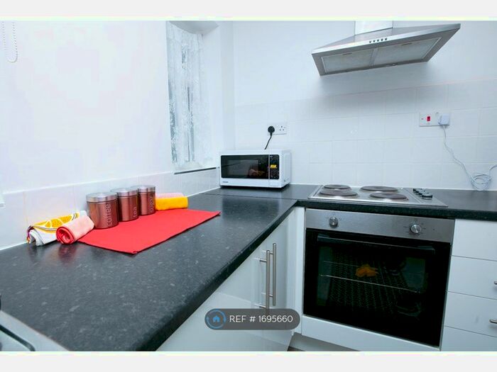 3 Bedroom Semi-Detached House To Rent In Warton Avenue, Nottingham, NG3