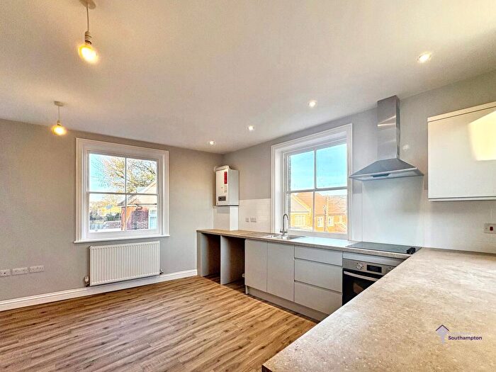 2 Bedroom Flat To Rent In Flat Cherry Tree House, The Avenue, SO17