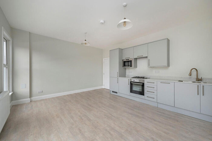 2 Bedroom Apartment For Sale In Brockley Rise, London, SE23