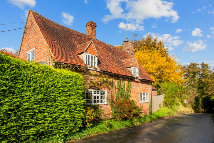 1 Bedroom Detached House For Sale In Browns Lane, Marlborough, SN8