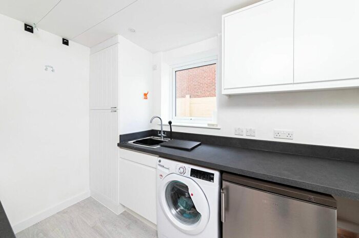 3 Bedroom Semi-Detached House For Sale In Welford Gardens, Abingdon, OX14