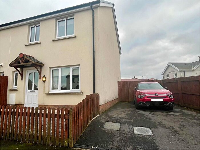 3 Bedroom Semi-Detached House For Sale In Clos Gwili, Cwmgwili, Llanelli, SA14
