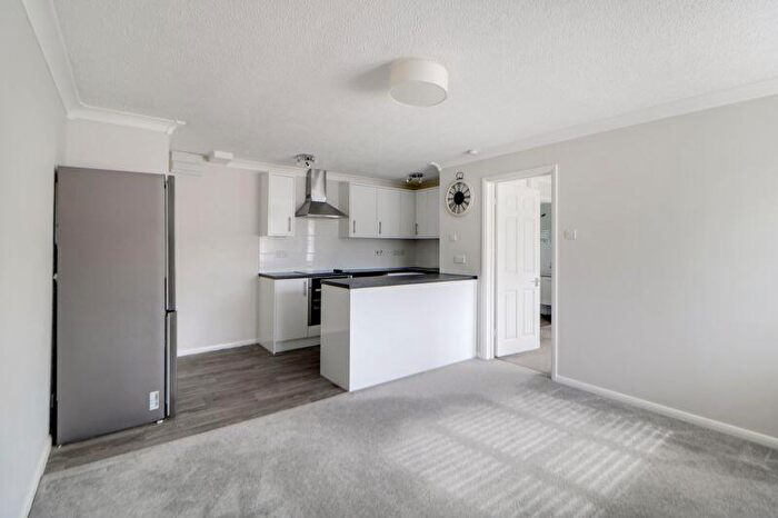 1 Bedroom Apartment For Sale In Laird Court, Bagshot, GU19