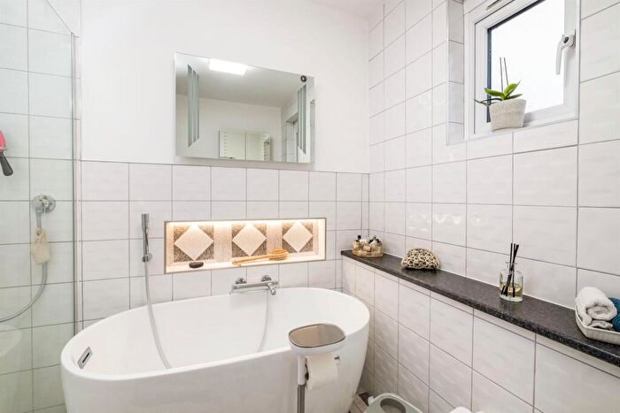 3 Bedroom House To Rent In Augustus Close, Cambridge, CB4