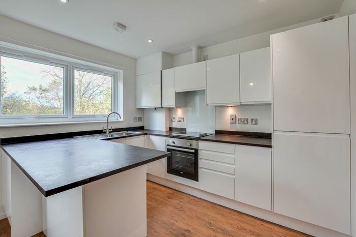 2 Bedroom Flat To Rent In Kirk Beston Close, Leeds, LS11