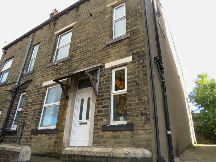 2 Bedroom House To Rent In Robert Street North, Halifax, HX3