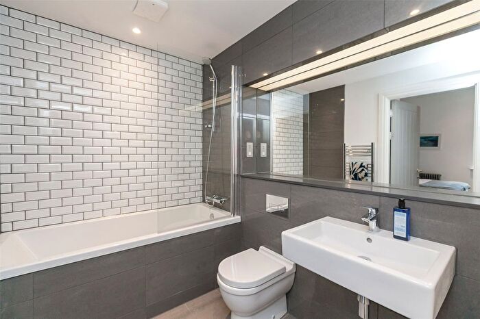 2 Bedroom Flat To Rent In Castle Street, Edinburgh, EH2