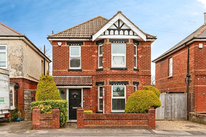 3 Bedroom Detached House For Sale In Evelyn Road, Bournemouth, BH9