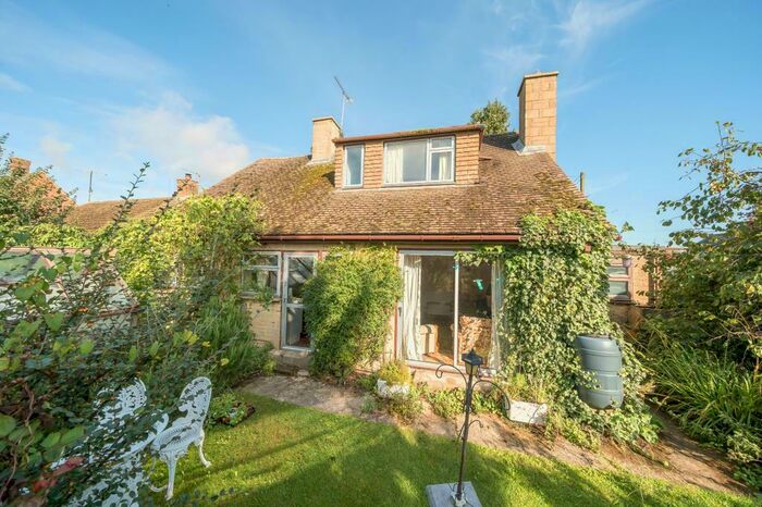 4 Bedroom Detached House For Sale In Charlton, Northamptonshire, OX17