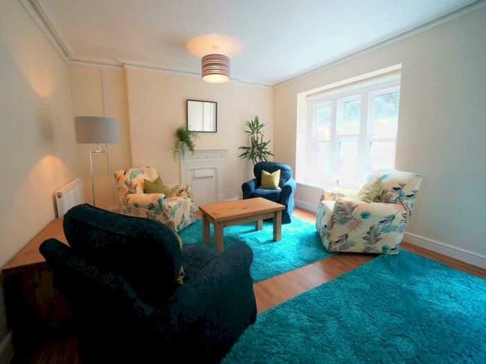 4 Bedroom Flat To Rent In High Street Flat, Bangor, Gwynedd, LL57