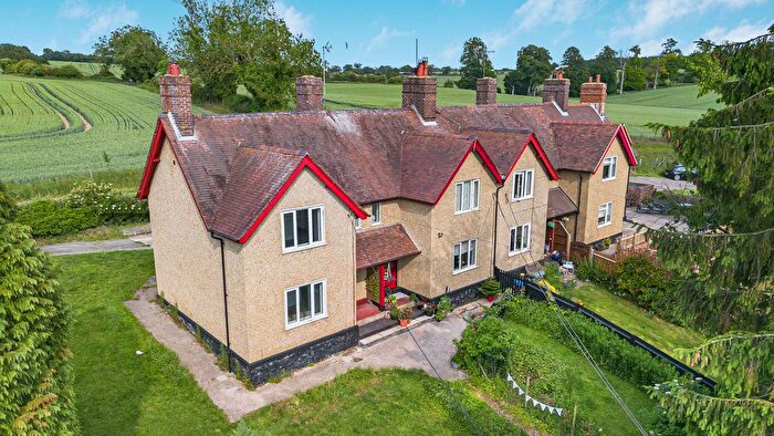 3 Bedroom Terraced House For Sale In Hoo Farm Cottages, Codicote Road, Whitwell, SG4