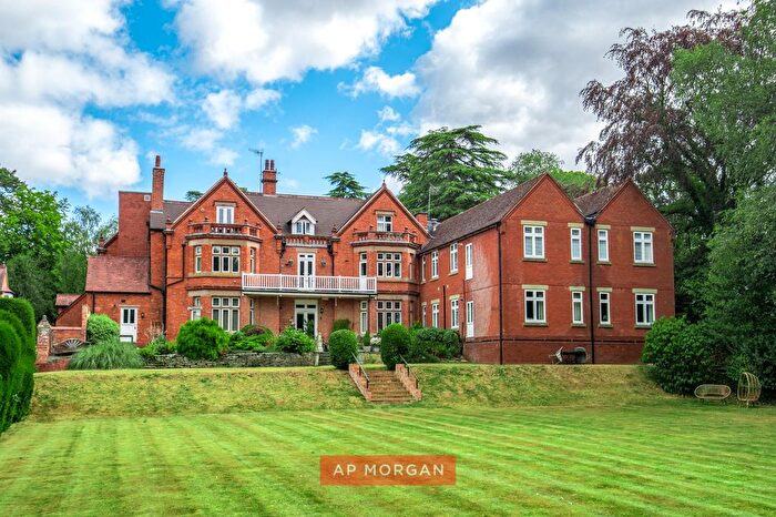 2 Bedroom Flat For Sale In Brookhouse Road, Barnt Green, Birmingham, Worcestershire, B45