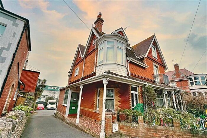 2 Bedroom Flat To Rent In Swanage, BH19