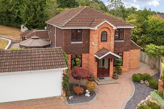 4 Bedroom Detached House For Sale In Handcroft Close, Crondall, Farnham, GU10