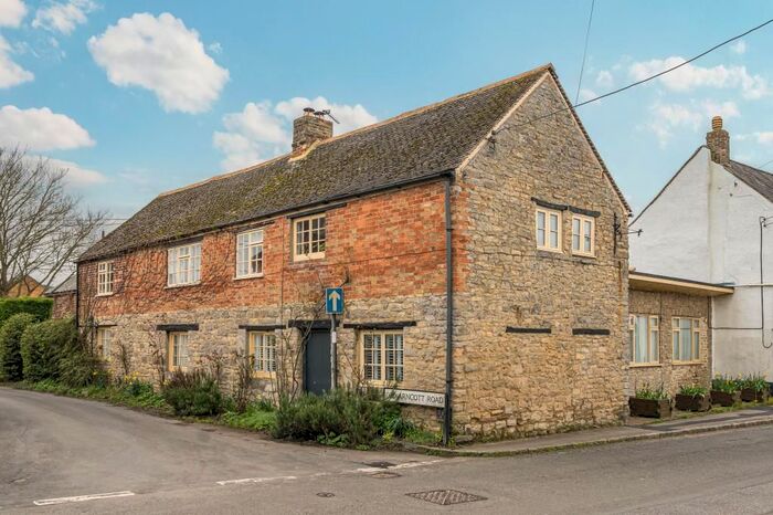 4 Bedroom Detached House To Rent In Merton Road, Ambrosden, OX25