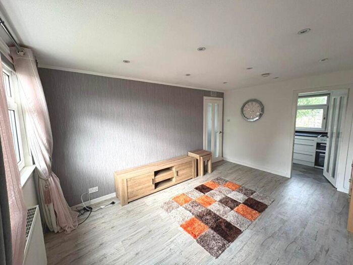 1 Bedroom Flat To Rent In Lounsdale Crescent, Paisley, PA2