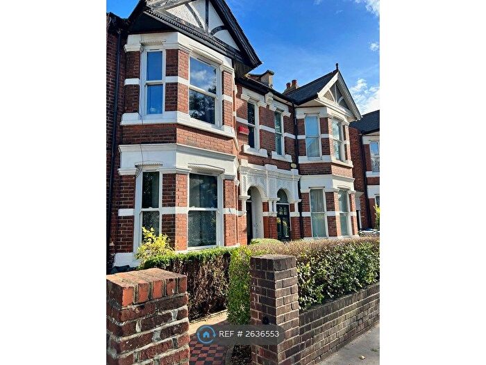 4 Bedroom Semi-Detached House To Rent In Beulah Hill, London, SE19