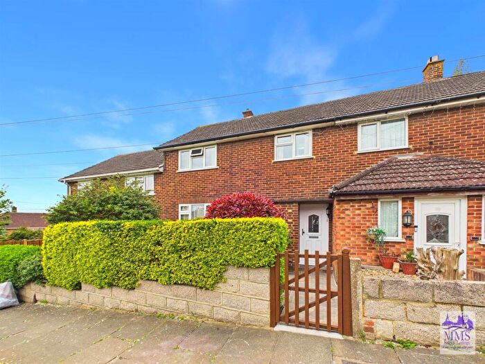3 Bedroom Terraced House For Sale In Laburnum Road, Strood, Rochester, ME2