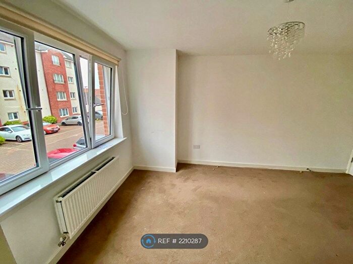 2 Bedroom Flat To Rent In Torwood Crescent, Edinburgh, EH12