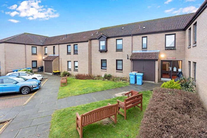1 Bedroom Flat For Sale In Hill Court, Dunfermline, KY12
