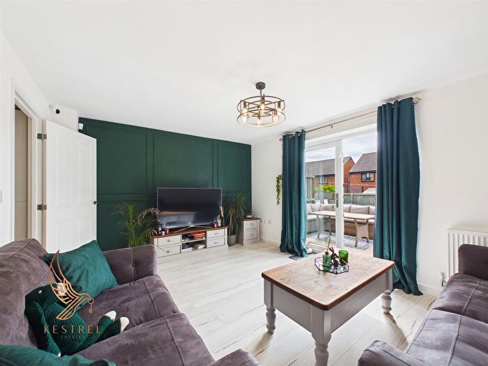4 Bedroom Semi-Detached House For Sale In Sandygate Lane, Hemsworth, Pontefract, WF9
