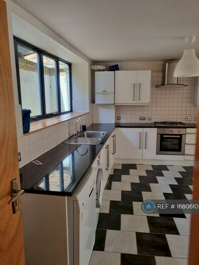 5 Bedroom Detached House To Rent In Brookfield Road, London, E9