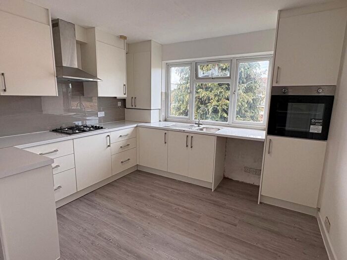 3 Bedroom Flat To Rent In Cambria Close, Hounslow, TW3