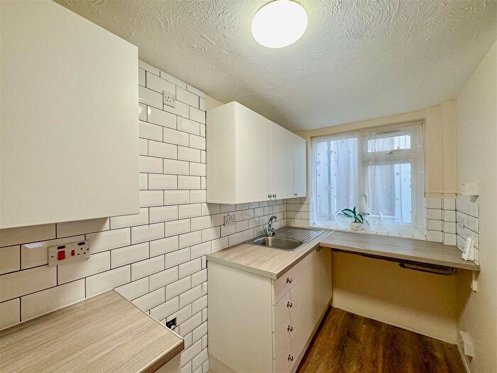 2 Bedroom End Of Terrace House To Rent In Eversley Road, Bexhill-On-Sea, TN40