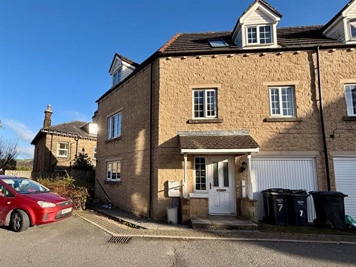 3 Bedroom Semi Detached House To Rent In Pippin Court, Halifax, HX2