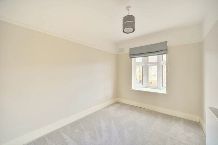 3 Bedroom Semi-Detached House To Rent In Cromford Way, Coombe, New Malden, KT3