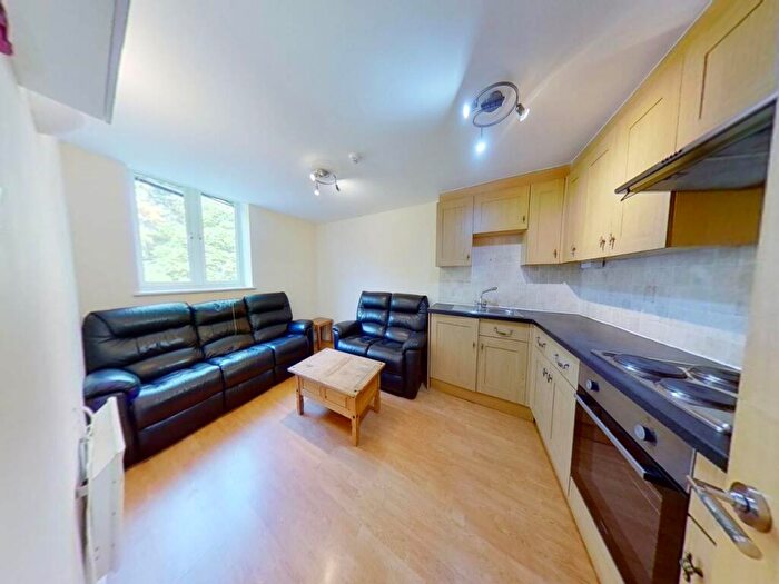 4 Bedroom Flat To Rent In Llanbleddian Gardens, Cathays, Cardiff, CF24