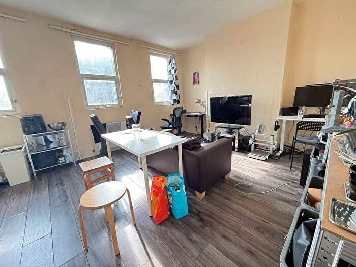 1 Bedroom Flat To Rent In Holloway Road, London, N19