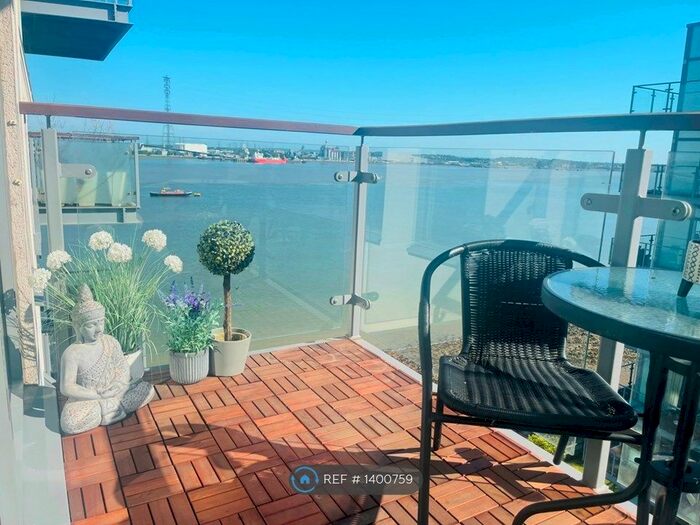 2 Bedroom Flat To Rent In Clovelly Place, Greenhithe, DA9
