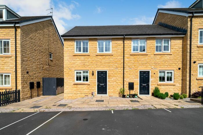 2 Bedroom End Of Terrace House To Rent In Woodhouse Court, Burnley, Lancashire, BB11