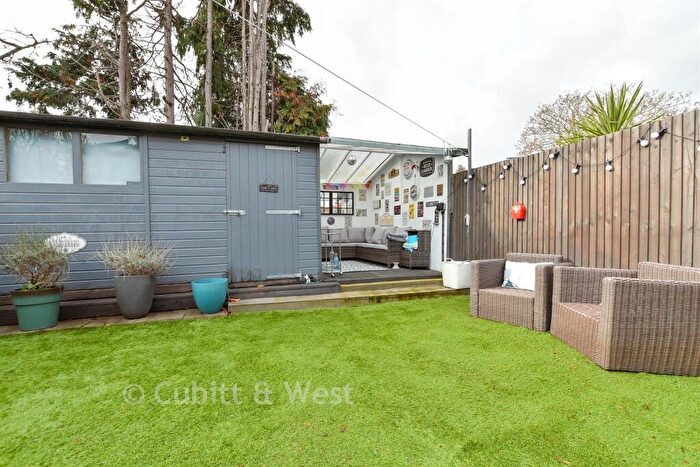 1 Bedroom Flat For Sale In Gander Green Lane, Sutton, Surrey, SM1