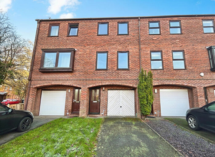 2 Bedroom Town House To Rent In College Mews, Derby, DE1