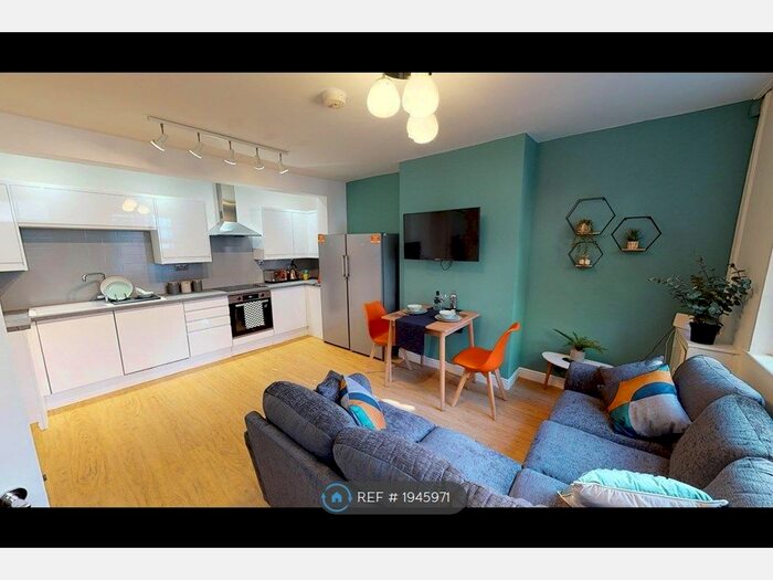 4 Bedroom Terraced House To Rent In Peoples Hall Cottages, Nottingham, NG1