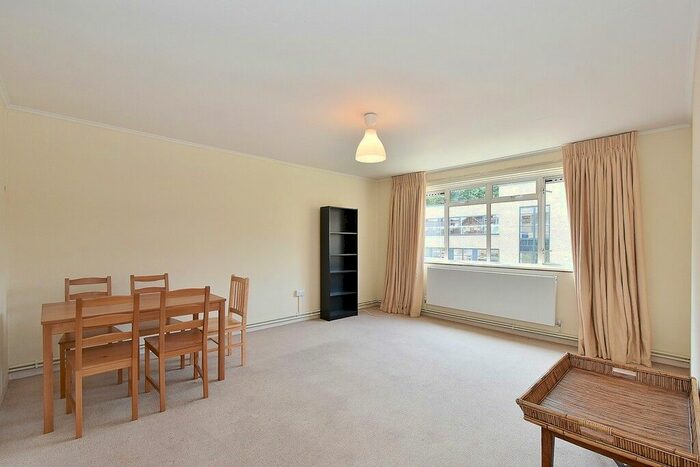 3 Bedroom Flat To Rent In Peterborough Road, Fulham, SW6