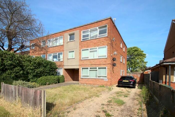 1 Bedroom Flat To Rent In Stanwell Road, Ashford, TW15