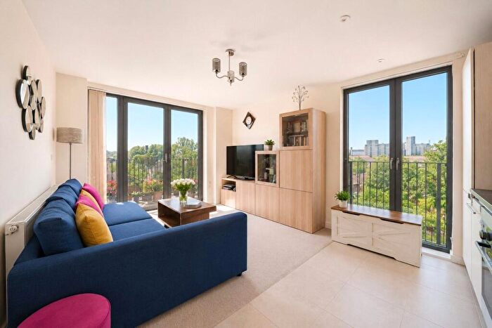 2 Bedroom Flat For Sale In Exeter Road, London, London, E16