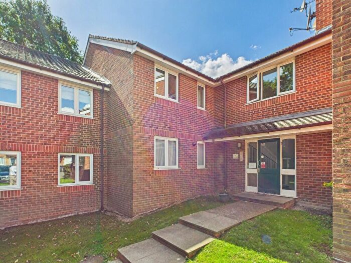 1 Bedroom Flat For Sale In Greenside Close, London, N20