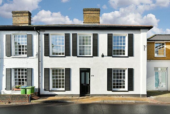 2 Bedroom Flat To Rent In High Street, Thames Ditton, Surrey, KT7