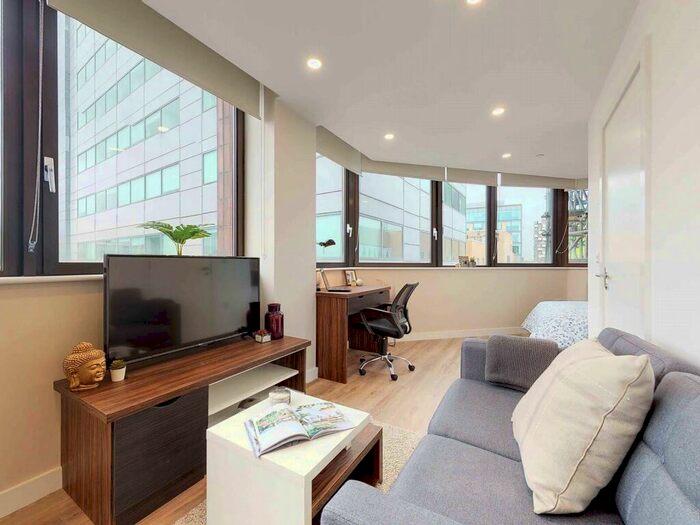 Apartment To Rent In Apt, Apollo Residence #, S1